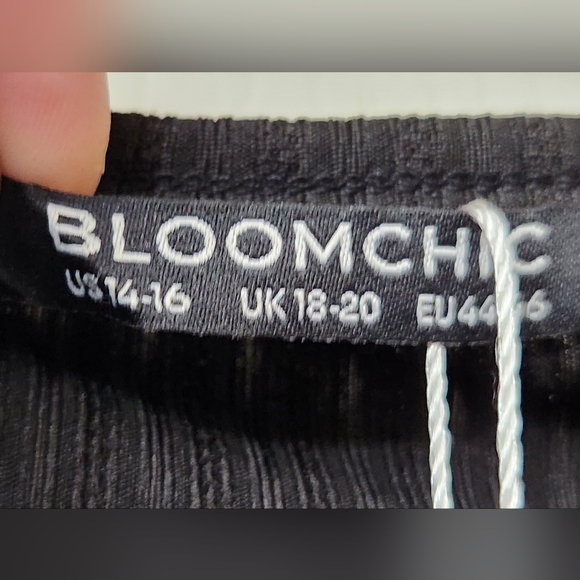 NEW Black Ruffle Short Sleeve Top 14-16 / XL-1X PLUS SIZE - Picture 2 of 3